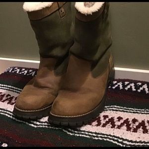 Khombu Suede Boots